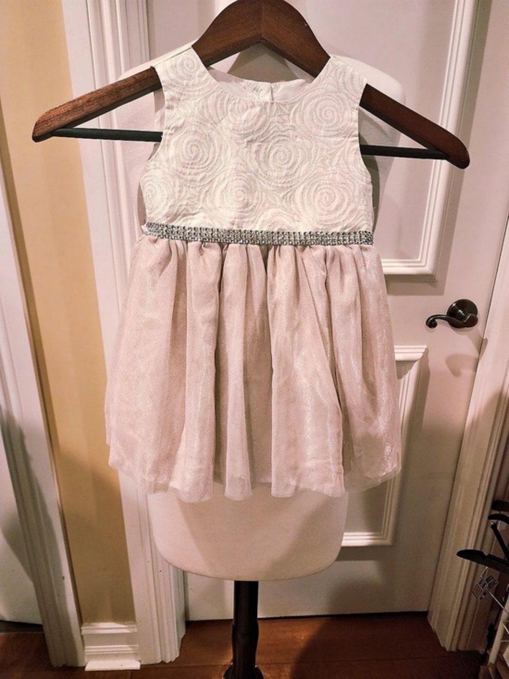 Sweet Heart Rose Girls Size 2 Formal Dress Beige & White Like New